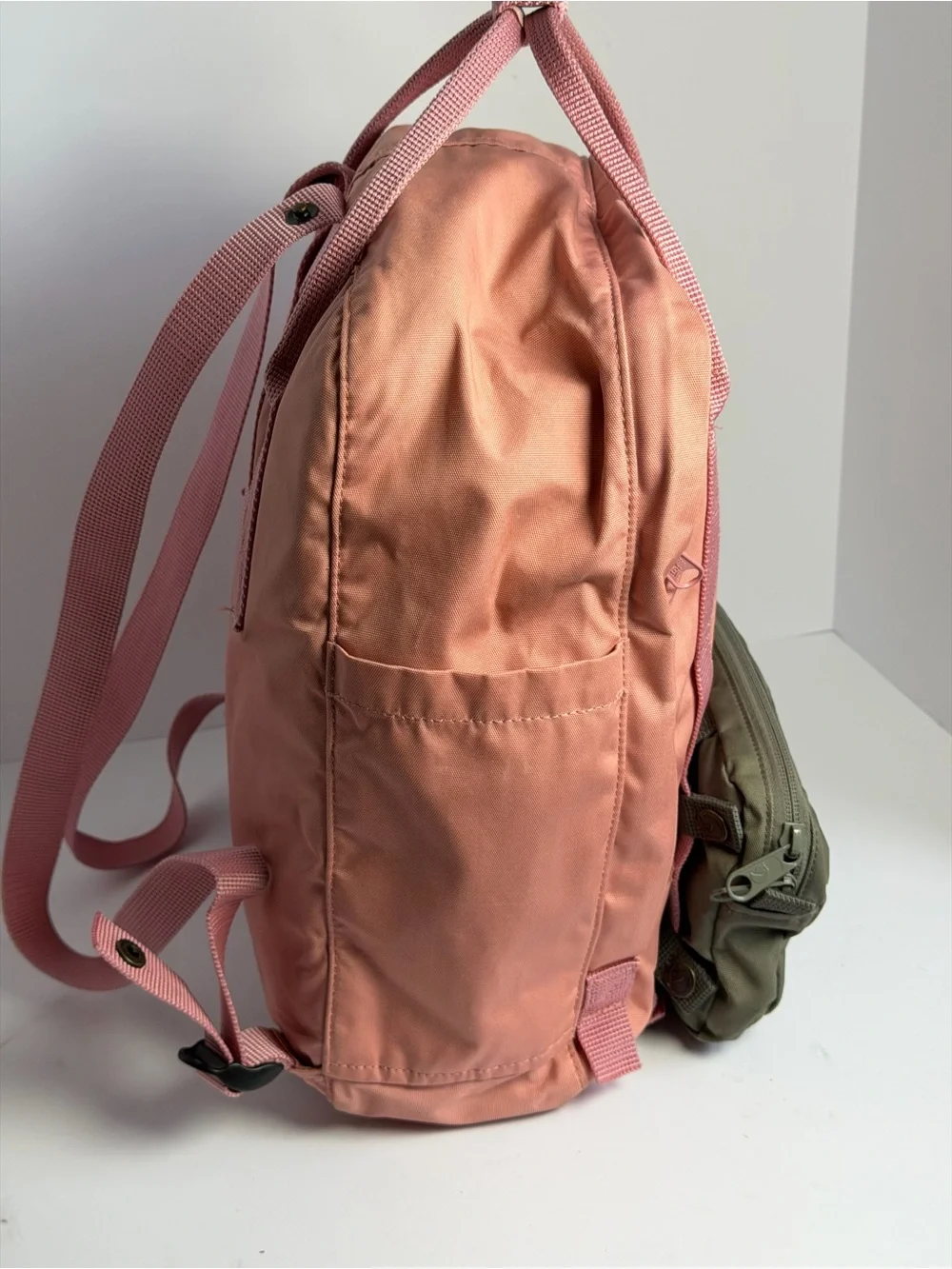 2-in-1 Pink Fjällräven Tree-Kånken Backpack with Green Front Small Bag